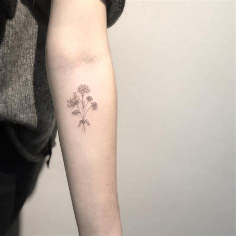 Details more than 58 delicate chrysanthemum tattoo best - in.cdgdbentre