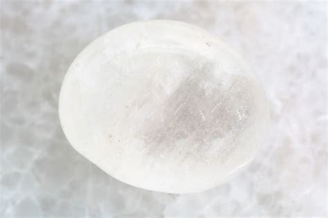 White Agate: Meaning, Properties, Benefits You Should Know