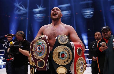 Boxe, Tyson Fury batte Klitschko e conquista il titolo dei pesi massimi