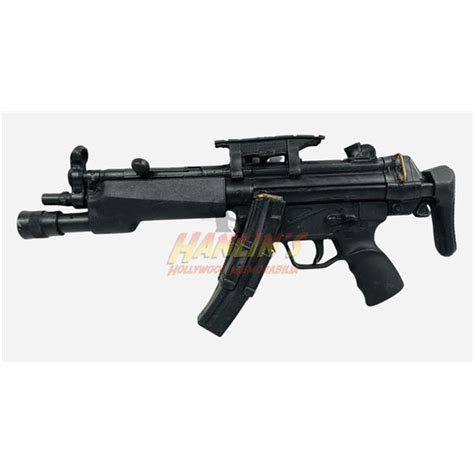 Stargate SG-1 (1997-2007) - SG Teams Primary Weapon MP5