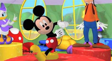 Mickey Mouse Clubhouse - 'Hot Dog Dance' - Disney Official | Mickey ...