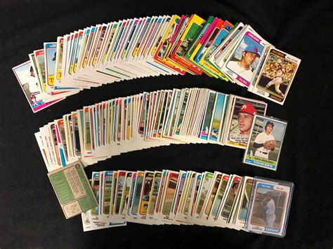 BASEBALL TRADING CARDS LOT