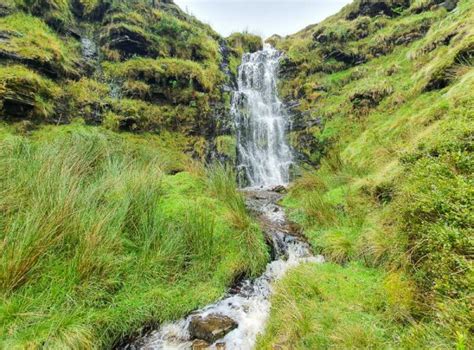 15 BEST Peak District Waterfalls (+ Walks to Visit Them) – Peak District Walks