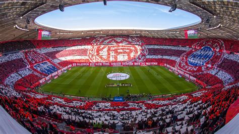 Video: So beeindruckend feiern unsere Fans 120 Jahren FC Bayern