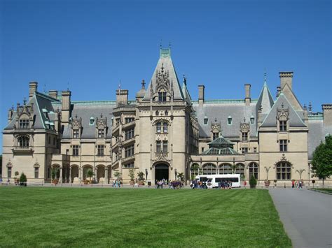 File:Biltmore Estate - front facade.JPG - Wikipedia