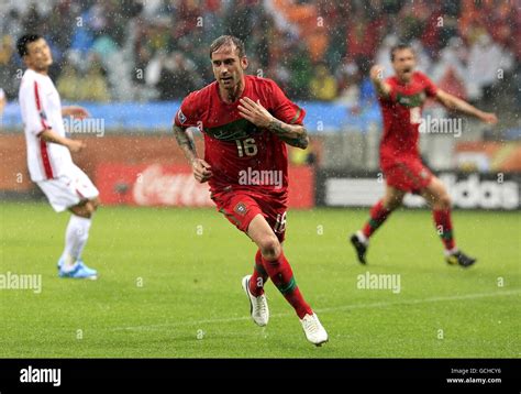 Portugal's Jose Raul Meireles celebrates scoring the opening goal of the game Stock Photo - Alamy