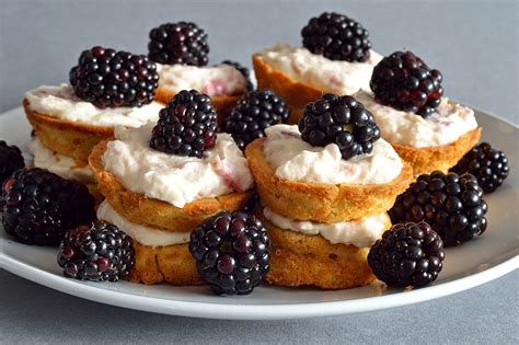 Mini Victoria Sponges with Blackberry Cream | Utterly Scrummy Food For ...