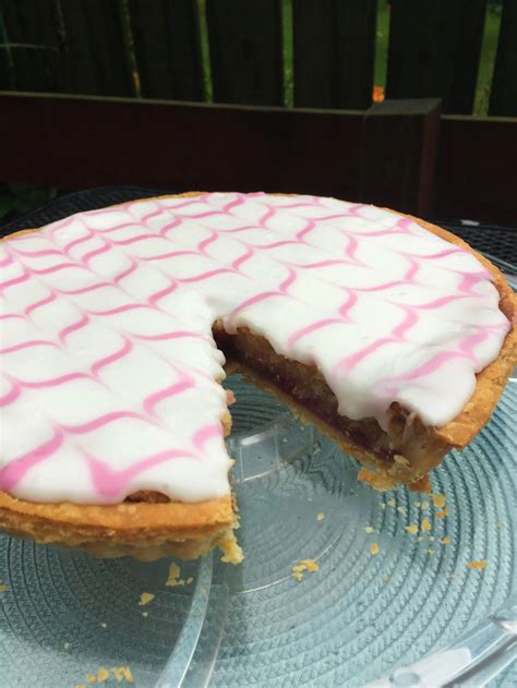 Mary Berry´s Bakewell Tart with Feathered Icing | Bakewell tart, Tea ...