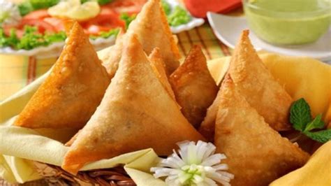 Kenyan Beef Samosas | Appetizers | Vegetable samosa, Samosa recipe ...