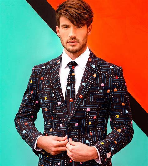 Pac-Man suit wraps you up in retro-gaming fashion glory - CNET