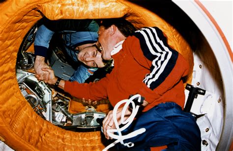 Space History Photo: Astronaut Gibson Shakes Hands with Cosmonaut ...