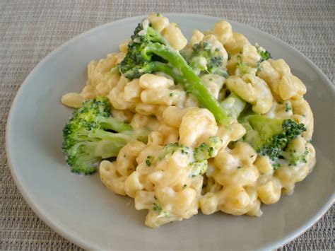 Random Cuisine: Broccoli Macaroni and Cheese