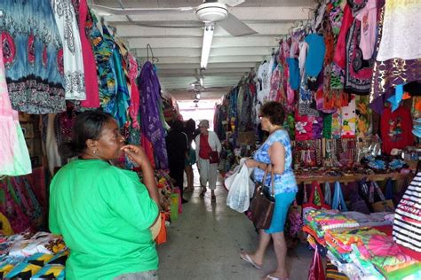 Port Lucaya Straw Market: Nassau Shopping Review - 10Best Experts and ...