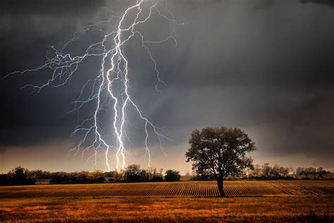 Can Lightning Strike the Same Place Twice? | Britannica