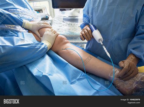 Doctors Doing Vein Image & Photo (Free Trial) | Bigstock