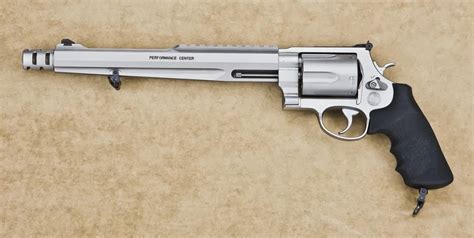 Hand Guns: S&W model 500 (Smith and wesson)