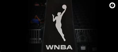 Who Was The First Woman to Dunk in an Official WNBA Game? // ONE37pm