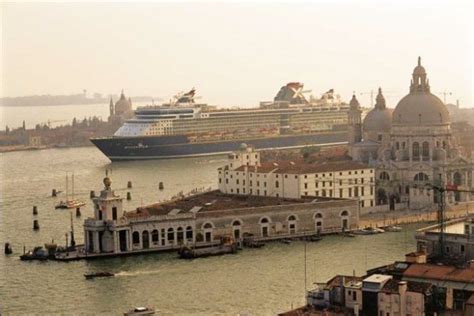 Venice sinking | Tourism Intelligence Agency TIA