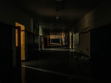 Abandoned School Hallway. Flint, MI | Школа, Темный