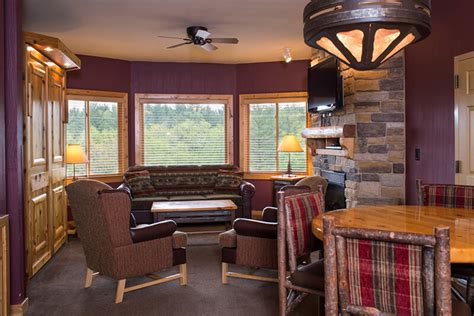 2 Bedroom Deluxe | Glacier Canyon Lodge Wisconsin Dells