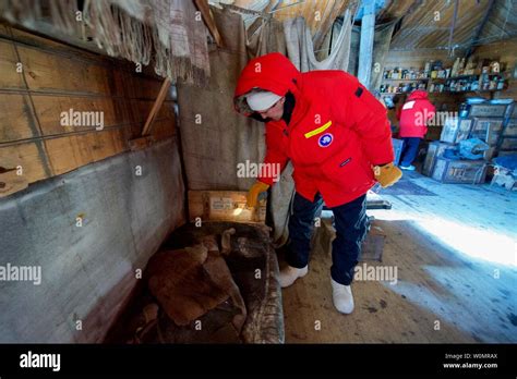 Shackleton hut hi-res stock photography and images - Alamy