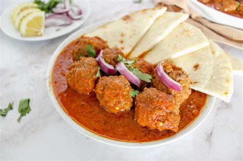 Kofta Curry: Pakistani Beef Meatball Curry