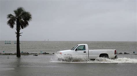 Tracking Hurricane Sally: Gulf Coast braces for flooding, dangerous ...