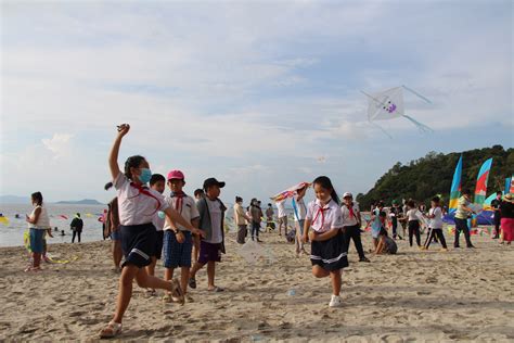 Kite performance on Ha Tien beach - Vietnam Tourism