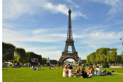 Top 7 Can’t-Miss Activities in Paris for the Summer - Verge Magazine: Volunteer abroad, work and ...