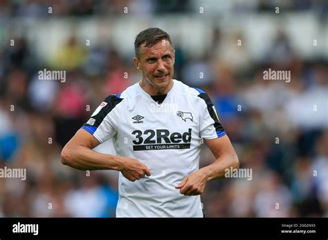 Phil Jagielka #6 of Derby County shouts instructions to his goalkeeper Kelle Roos Stock Photo ...