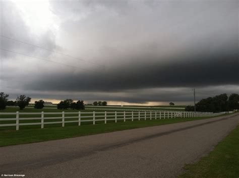 Understanding the Three Types of Supercell Thunderstorms | Supercell thunderstorm, Thunderstorms ...