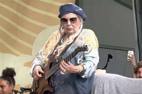 Watch Joni Mitchell Perform at the Newport Folk Festival