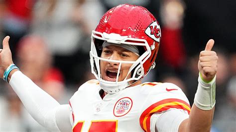 NFL Stats Week 18: Patrick Mahomes sets new NFL total yards record, while Steelers coach Mike ...