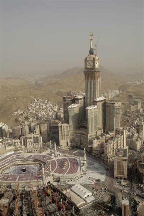 Clock Tower in Makkah, Saudi Arabia. : r/ArchitecturePorn