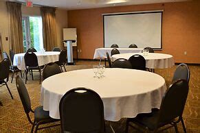 Hotel Fairfield Inn & Suites by Marriott Sault Ste. Marie, Sault Ste. Marie, Canada - Lowest ...