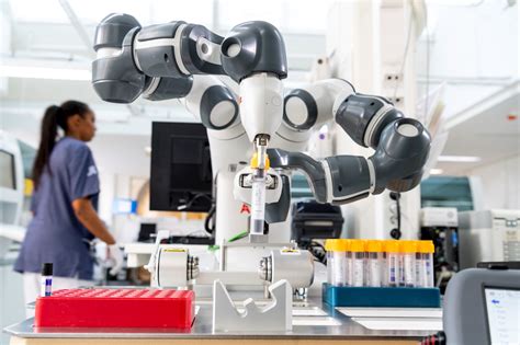 Le robot collaboratif d'ABB supprime les contraintes de l'échantillonnage dans le laboratoire de ...