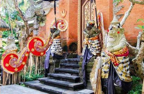 Culture and Traditions in Bali: Money, Gestures, Table Manners & Religion