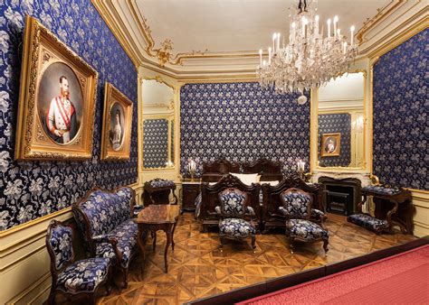 Bedroom of Kaiser Franz Joseph and Kaiserin Elisabeth at Schönbrunn | Palace interior, Classical ...