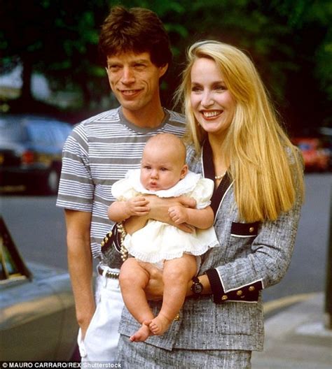 22 Beautiful Photos of Jerry Hall and Mick Jagger With Their Children in the 1980s and ’90s ...