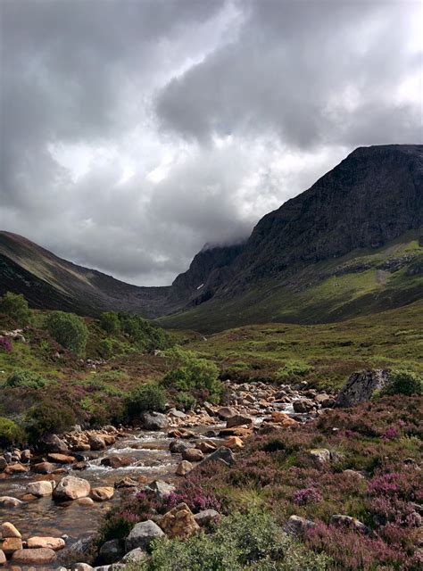 Hiking down from Ben Nevis, Scotland [OC] [2432 × 3286] – NATUREFULLY