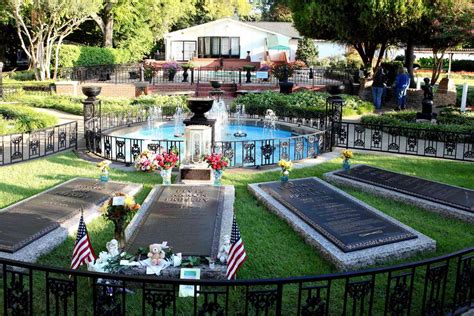 Where Elvis Presley and His Family Members Are Buried at Graceland