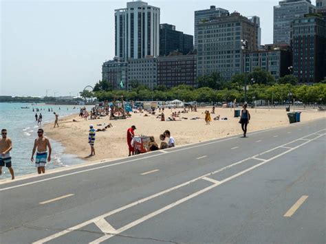 Oak Street Beach – Chicago Traveler