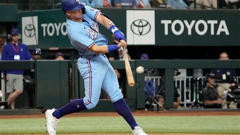 Semien, Perez help Rangers win 2-1 to sweep NL-champ Phils | FOX 4 Dallas-Fort Worth