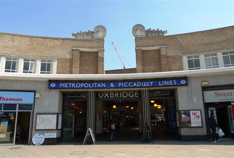 UXBRIDGE TUBE STATION | UXBRIDGE | LONDON | ENGLAND: *London Underground: Metropolitan Line ...