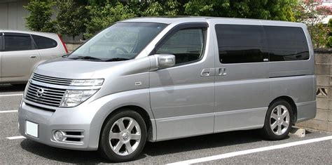 Nissan Elgrand E51 Review - Andrew's Japanese Cars