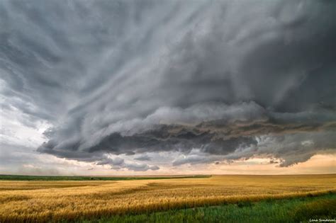 Storm Chaser Shares Her Top Nature Photography Tips - VIEWBUG.com