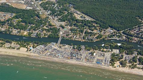 11 Best Hotels in Wasaga Beach (ON), Canada