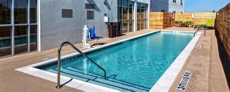 9 Best Hotels In Amarillo, Texas [With Indoor Pools!] + Waterslides