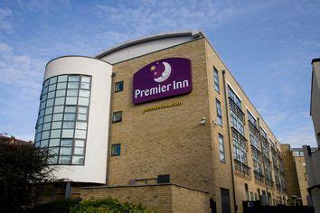 Transfer from Stansted Airport to Premier Inn London Kew