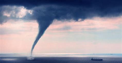 What Are Waterspouts, And How Do They Form an Expert Explains ...